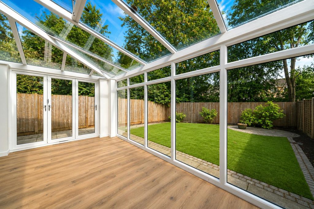 Property photo 2 of 18 Conservatory.Png