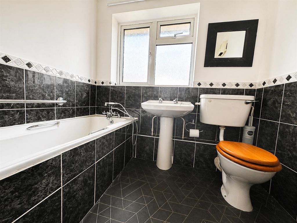 Property photo 2 of 6 Bathroom