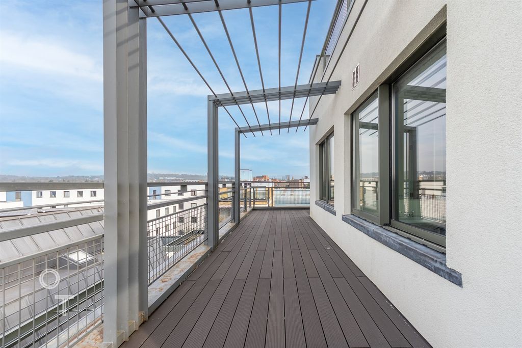 Property photo 2 of 27 Balcony