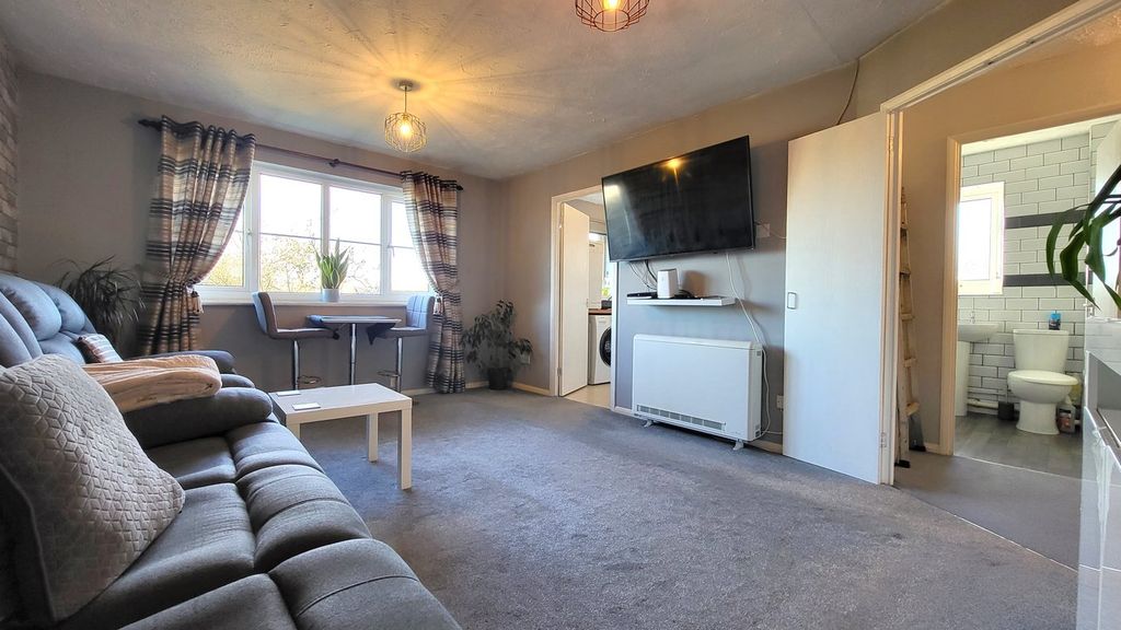 Property photo 3 of 12