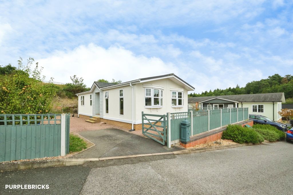 Property photo 2 of 32
