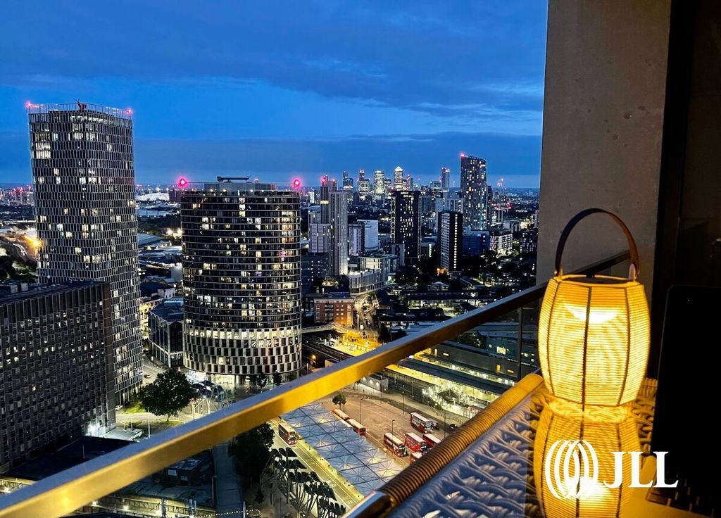 Property photo 3 of 14 E3B2d816-02A0-4c3...