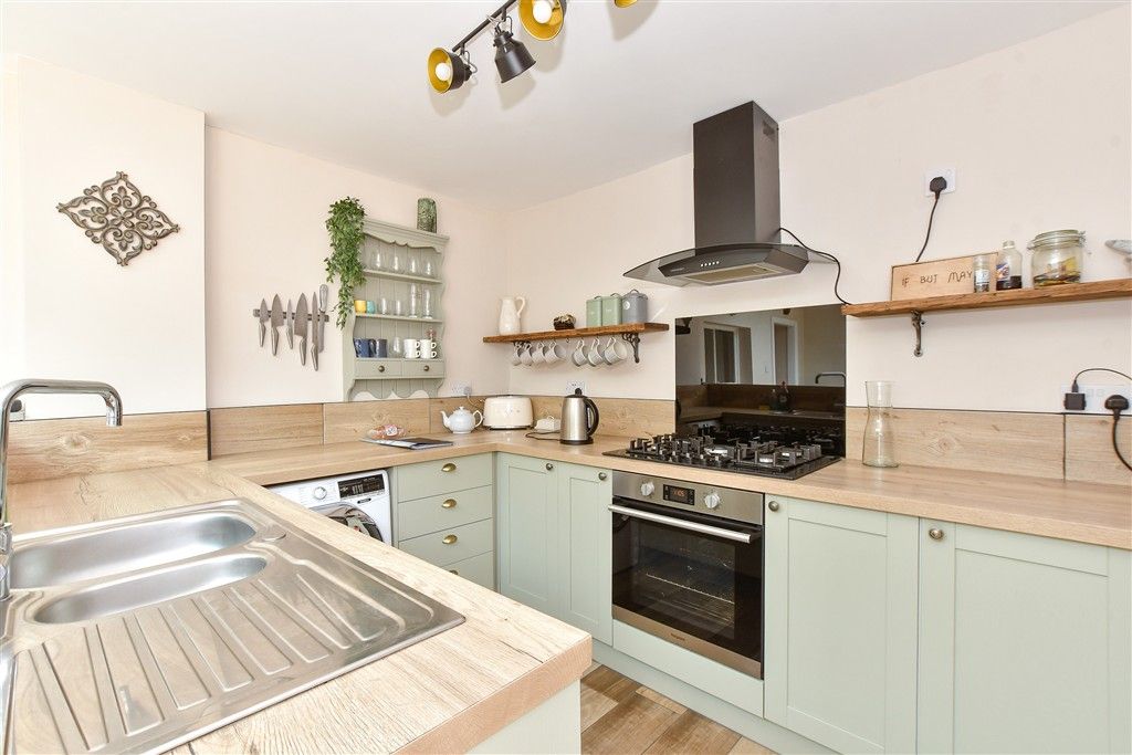 Property photo 2 of 19 Kitchen/ Breakfast Area