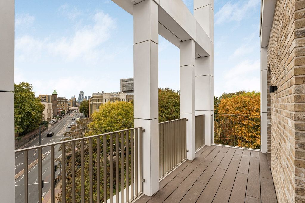 Property photo 3 of 25