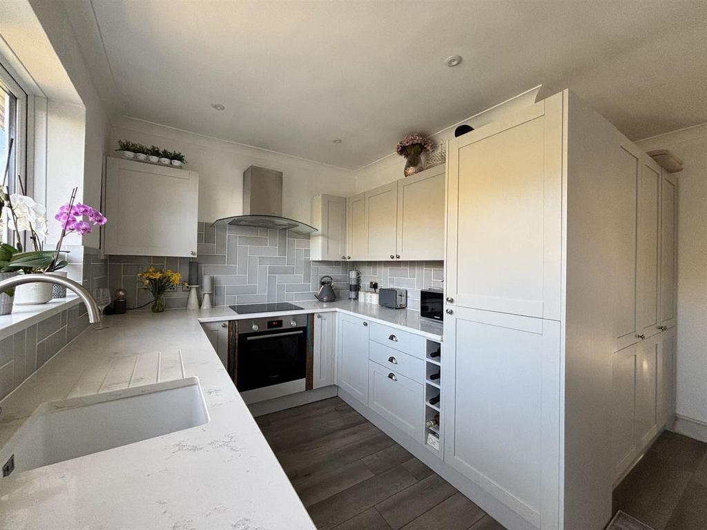 Property photo 3 of 11 Kitchen 2.Jpg
