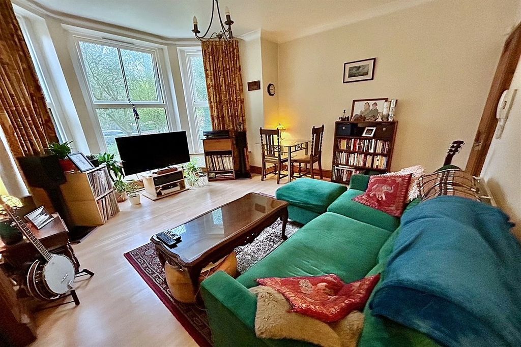 Property photo 3 of 11 Living Room