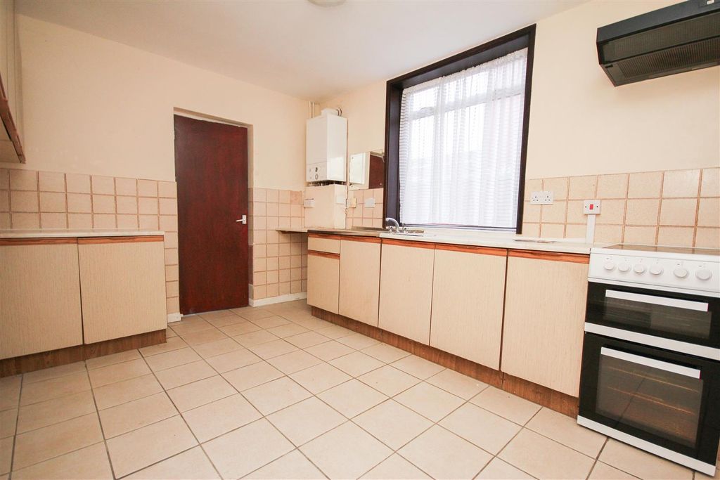 Property photo 3 of 14 Kitchen 2.Jpg