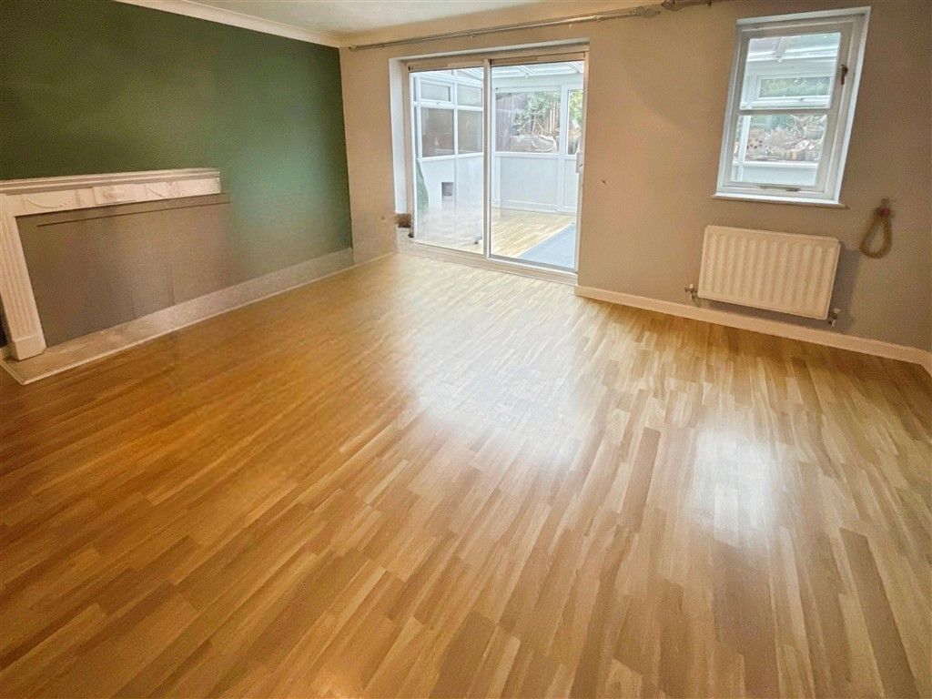 Property photo 2 of 8 Lounge