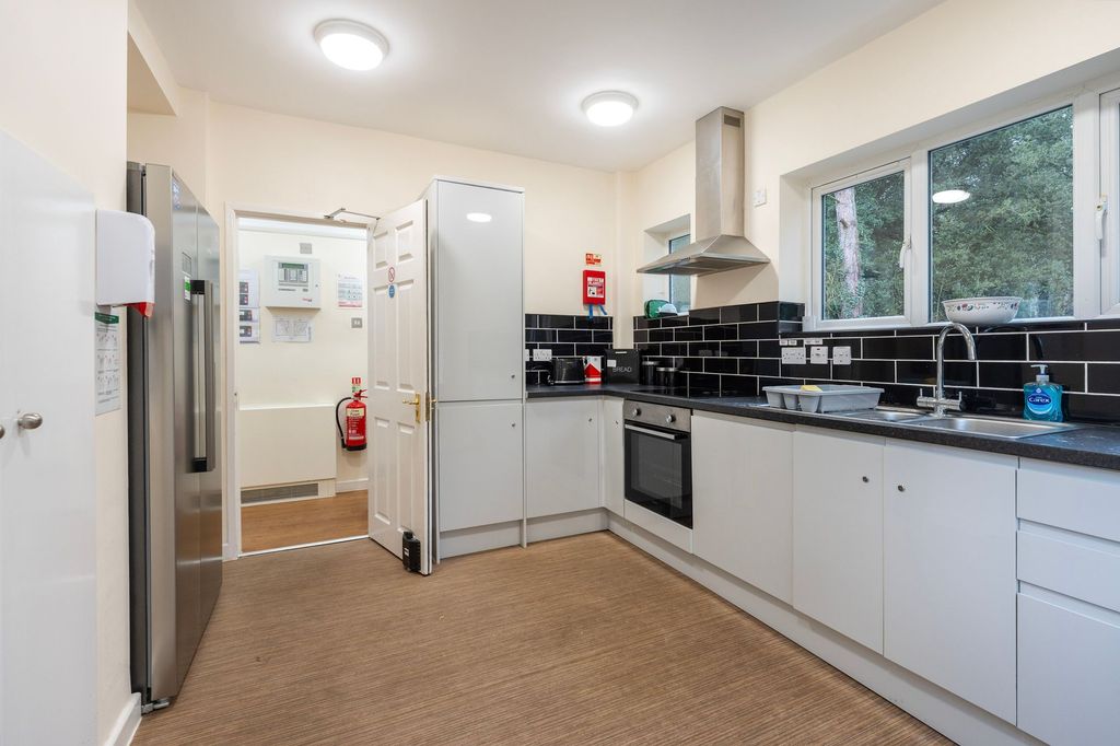 Property photo 2 of 31