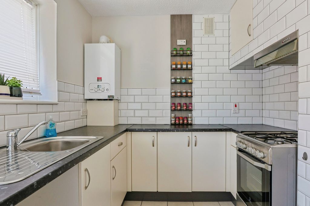 Property photo 2 of 12 Kitchen