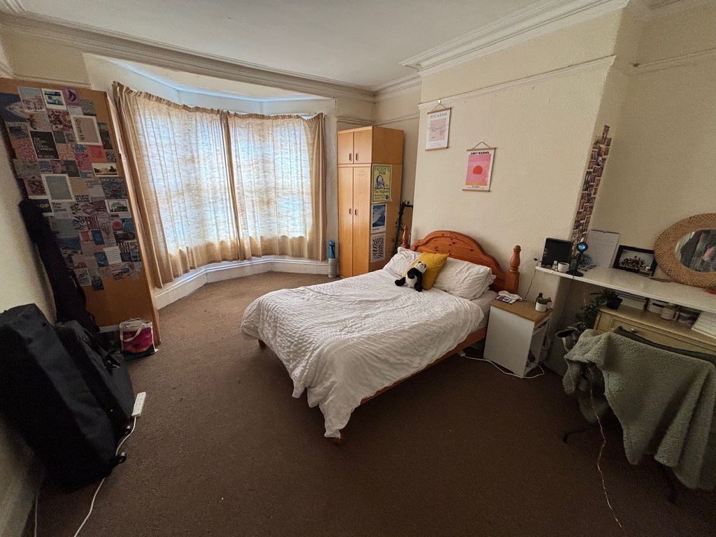 Property photo 3 of 6
