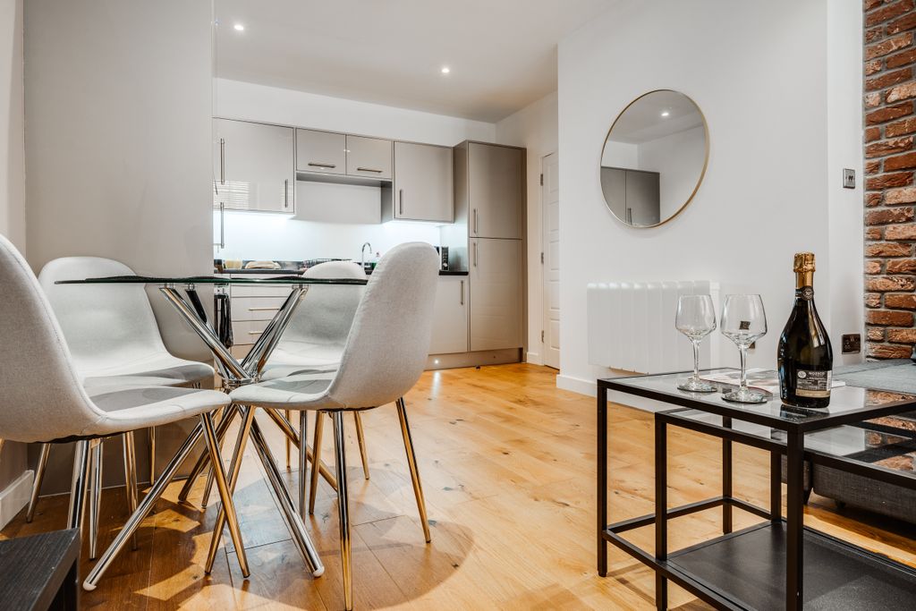 Property photo 3 of 44 Hounds Gate Court (4 Of 70)