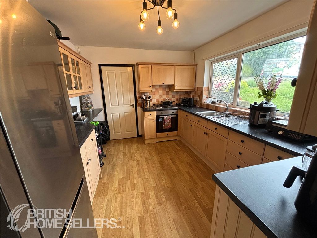 Property photo 2 of 16 Picture No. 17