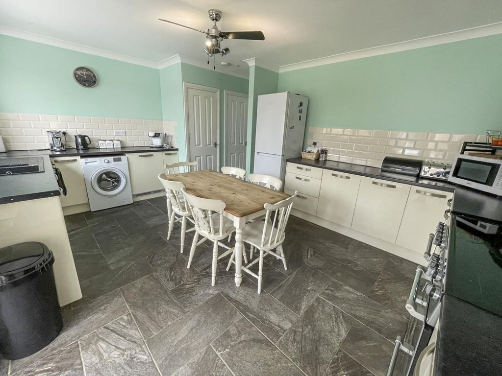 Property photo 3 of 13 Tlc_A6F6A98E-147E-41ce-Babb-d51c4c2c24B2_963264d.J