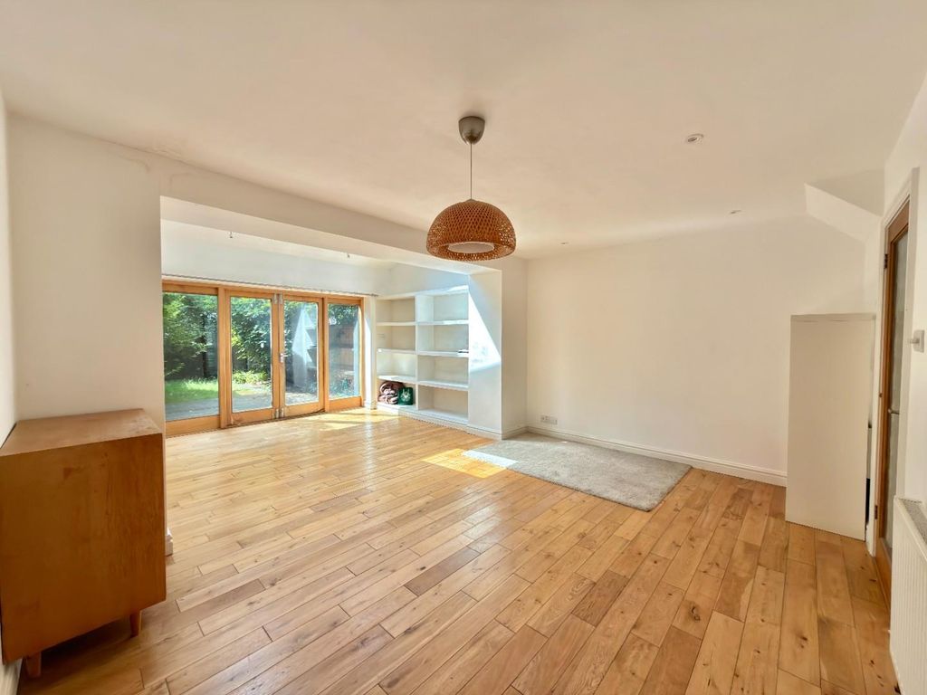 Property photo 2 of 26