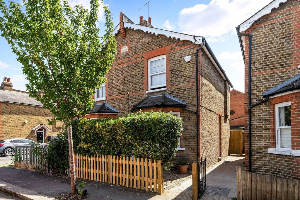 Property photo 1 of 11