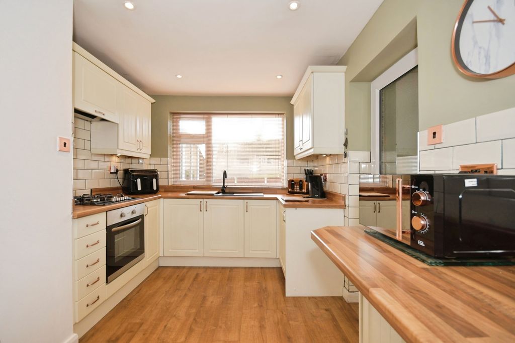 Property photo 3 of 21 Pbox-Img.Jpg