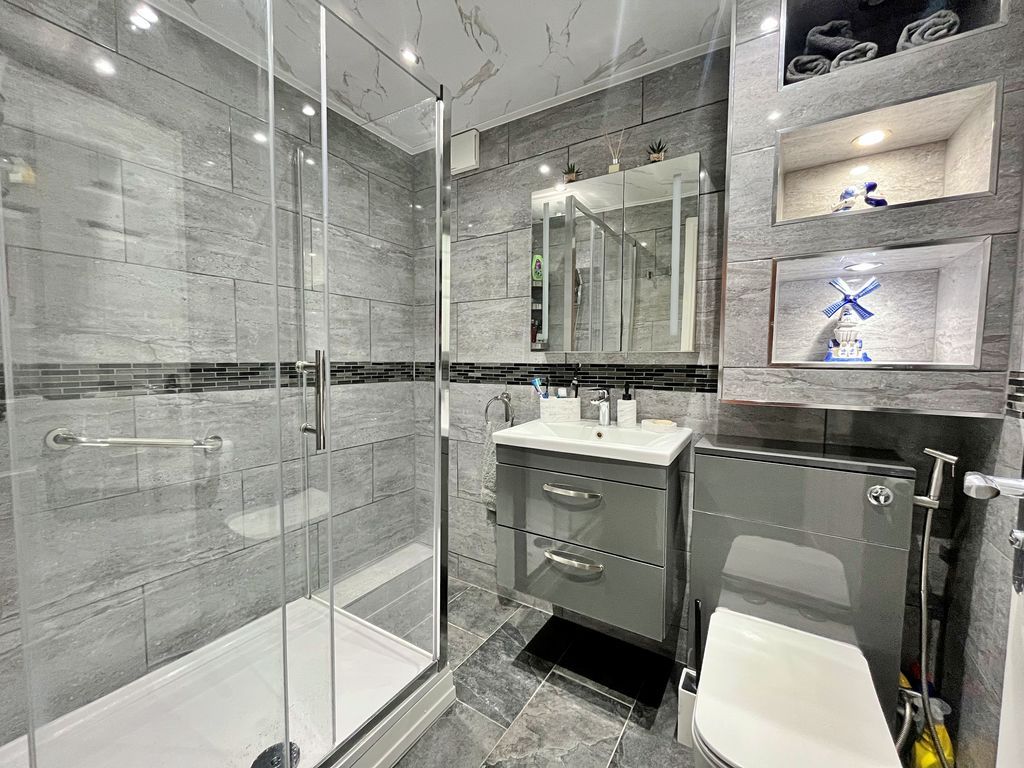 Additional image 7 of 4 bed flat for saleSilvertree Lane, Greenford UB6