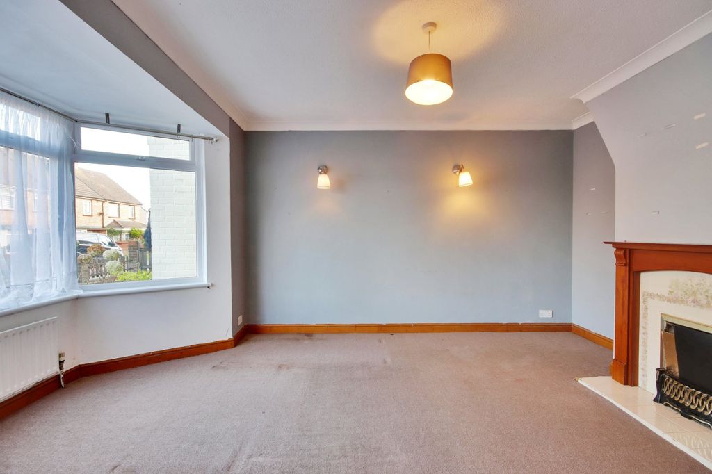 Property photo 3 of 19 Sitting Room