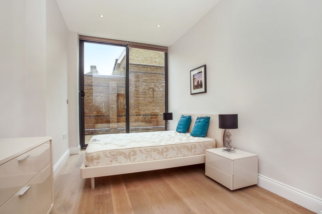 Property photo 3 of 5 Bedroom_High