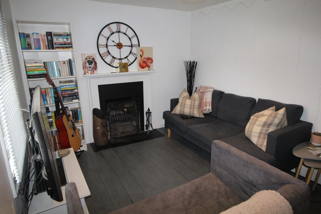 Property photo 3 of 9