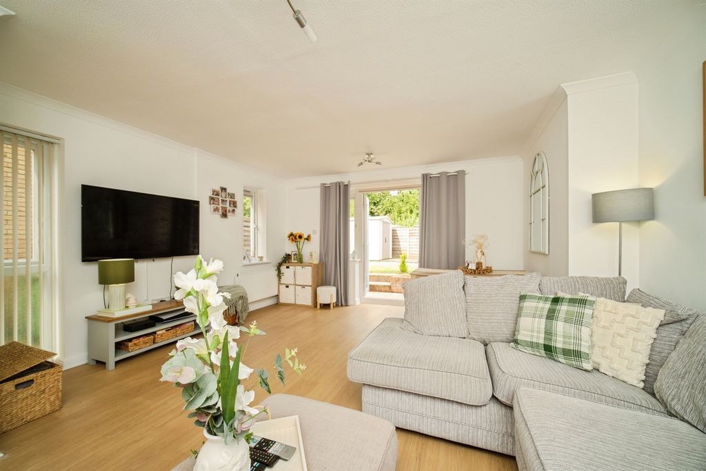 Property photo 2 of 11