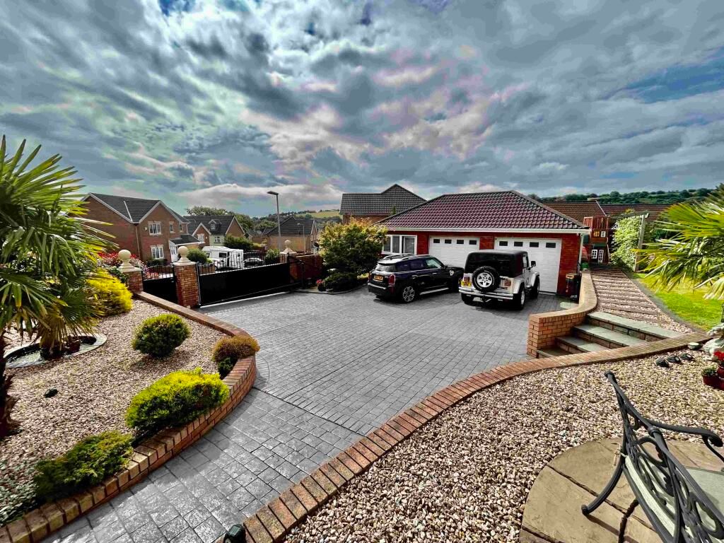 Property photo 2 of 31