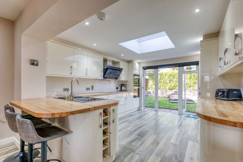 Property photo 2 of 30