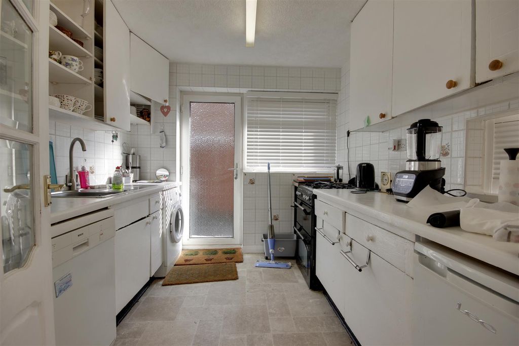 Property photo 3 of 13 Kitchen