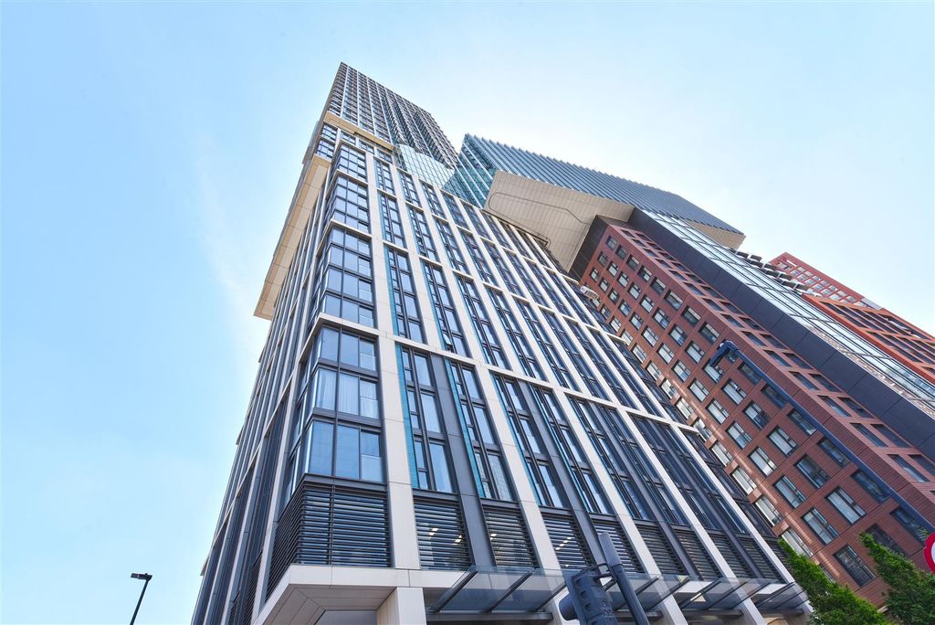 Property photo 1 of 10 Damac Tower.Jpg
