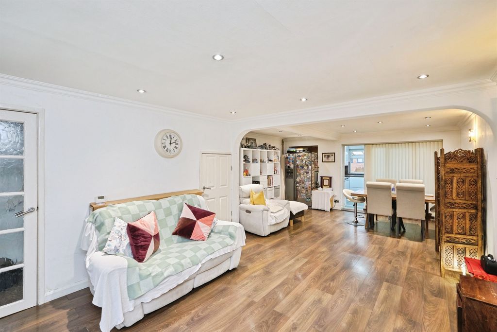 Property photo 3 of 25