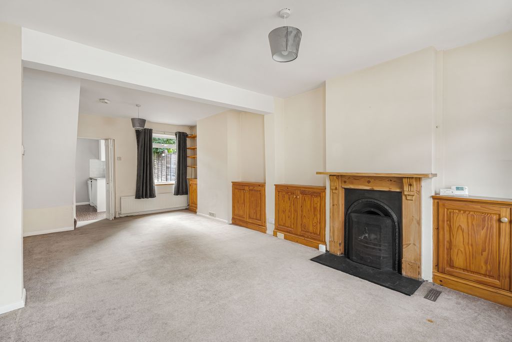 Property photo 2 of 20