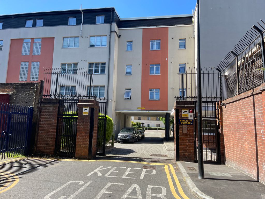 Property photo 2 of 17