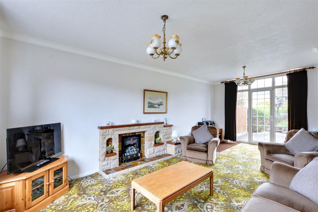 Property photo 2 of 19 Lounge Area