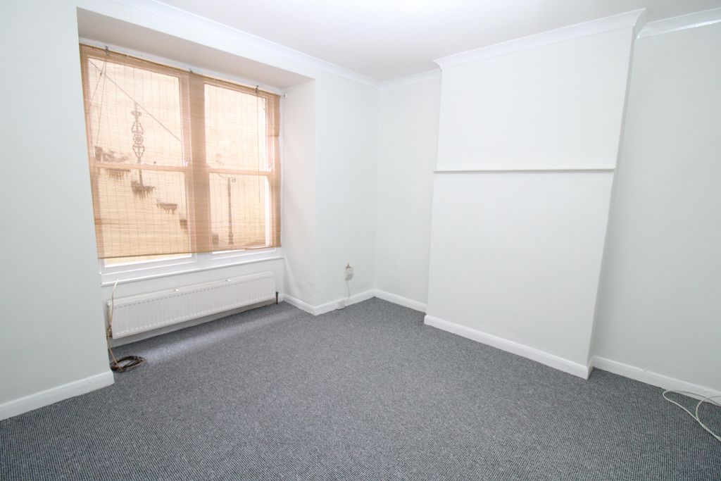 Property photo 3 of 6 Living Room