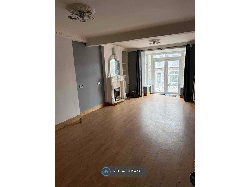 Property photo 3 of 14 Living Room