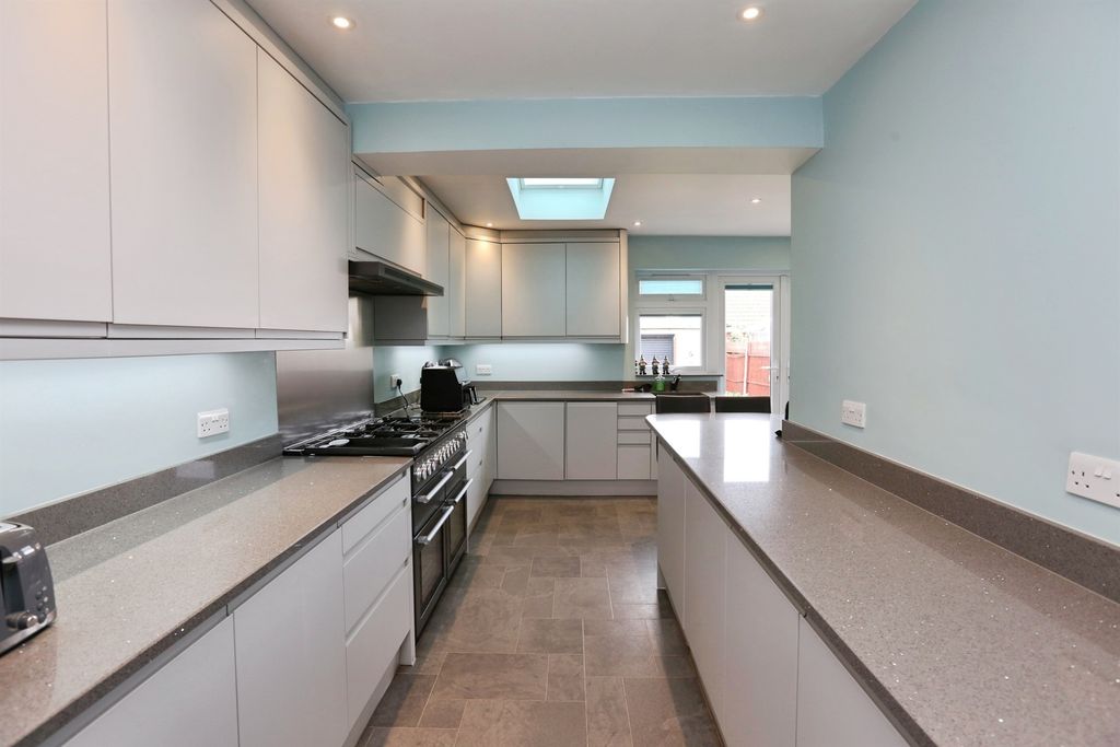 Property photo 2 of 20