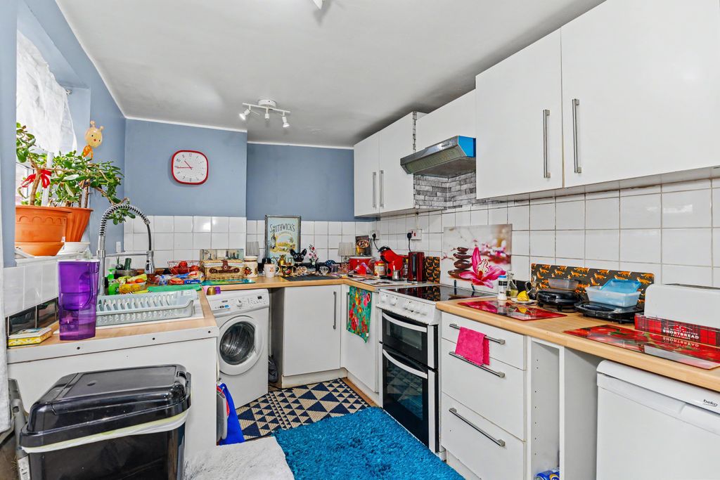 Property photo 2 of 13 1 Broad Green, Wellingborough, Nn8 4Le