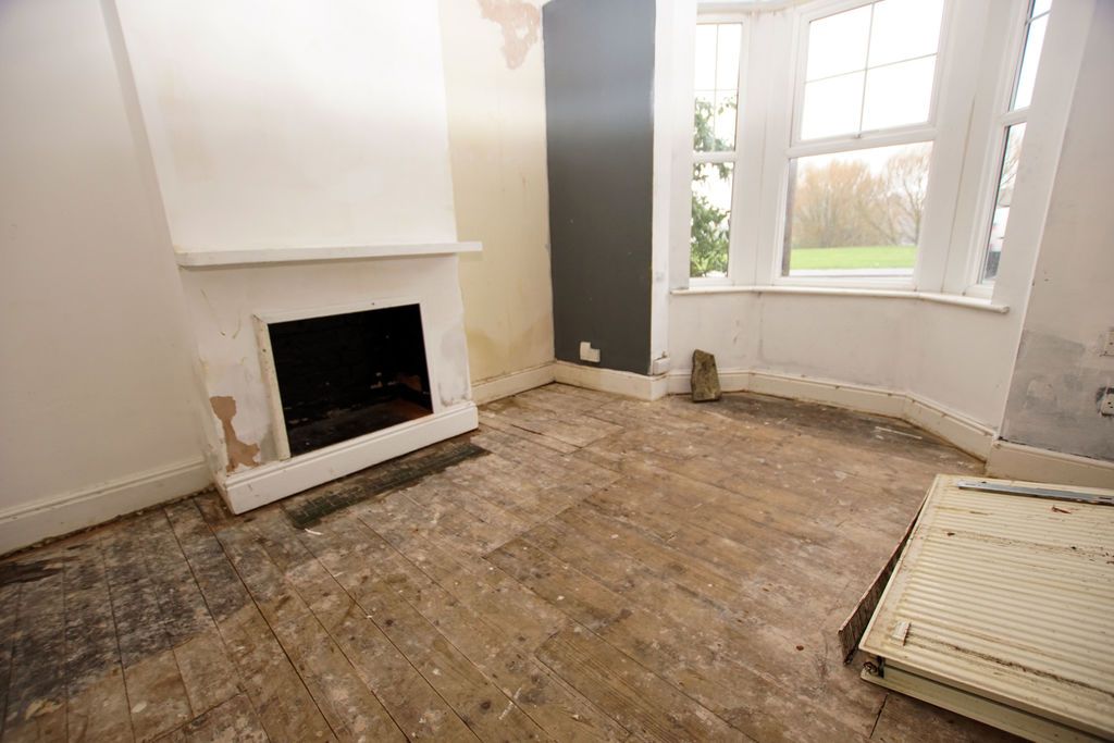 Property photo 2 of 18 Lounge