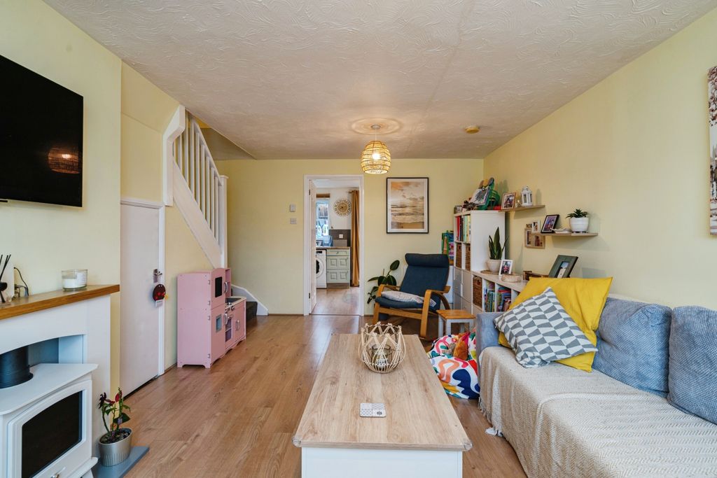 Property photo 2 of 20 Lounge