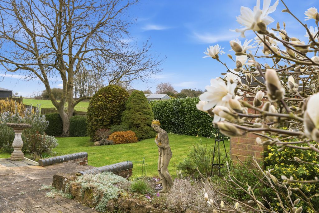 Property photo 2 of 28