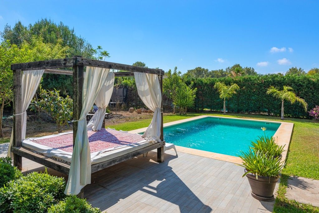 Property photo 2 of 20 Pool (1)