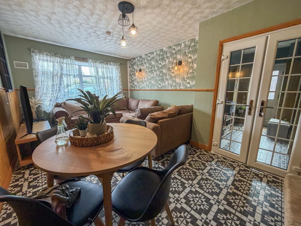 Property photo 2 of 11 Lounge