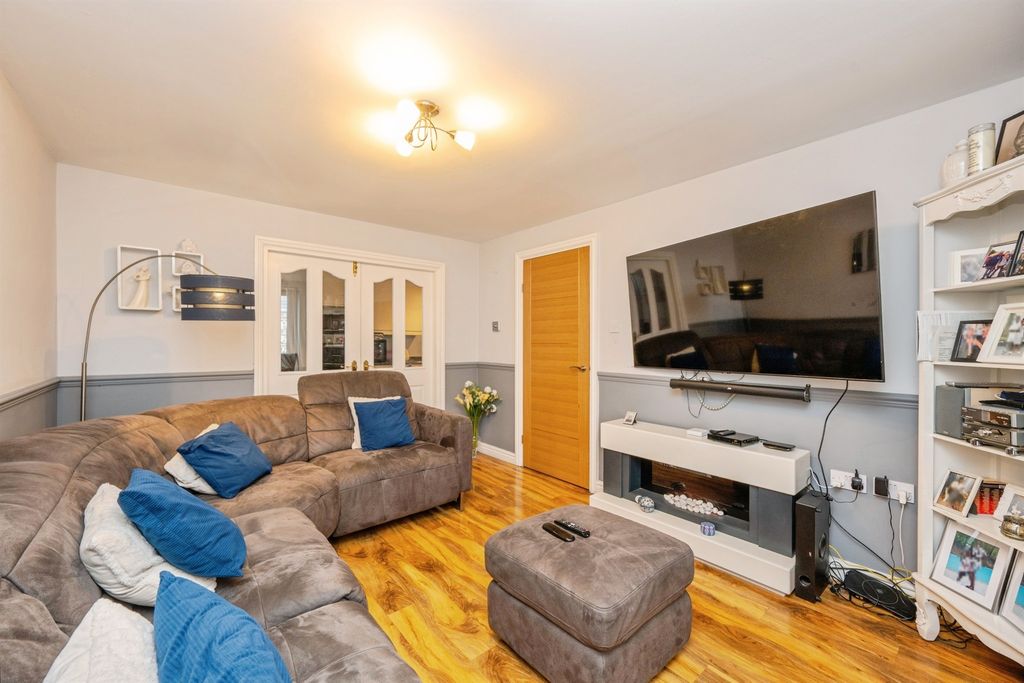 Property photo 2 of 20