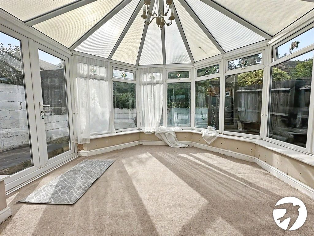 Property photo 2 of 10 Conservatory