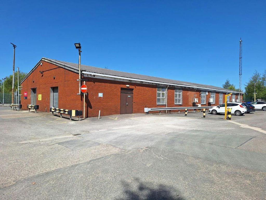 Property photo 2 of 6 Banks Rd Garston  (1).Jpg