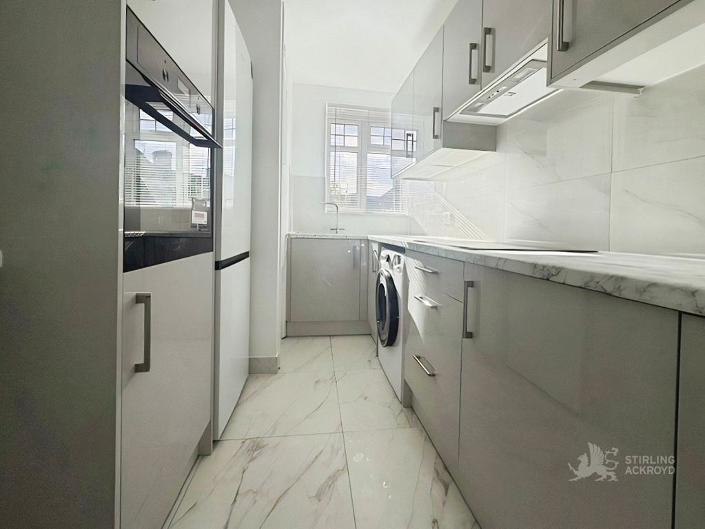 Property photo 3 of 10 Kitchen