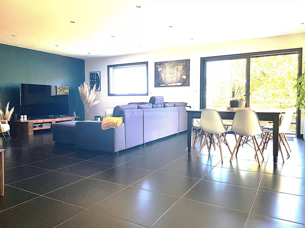 Property photo 1 of 16 Six-Room Villa With Full Basement And Panoramic Views