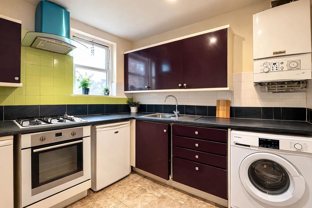 Property photo 3 of 4 Kitchen.Jpeg