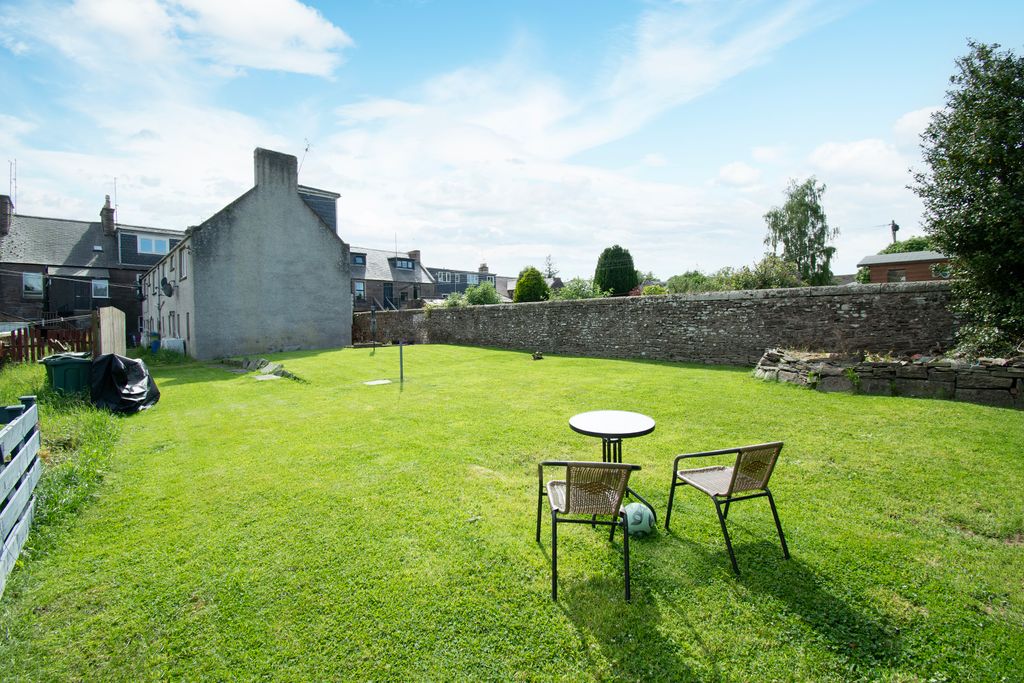 Property photo 2 of 28 Shared Garden